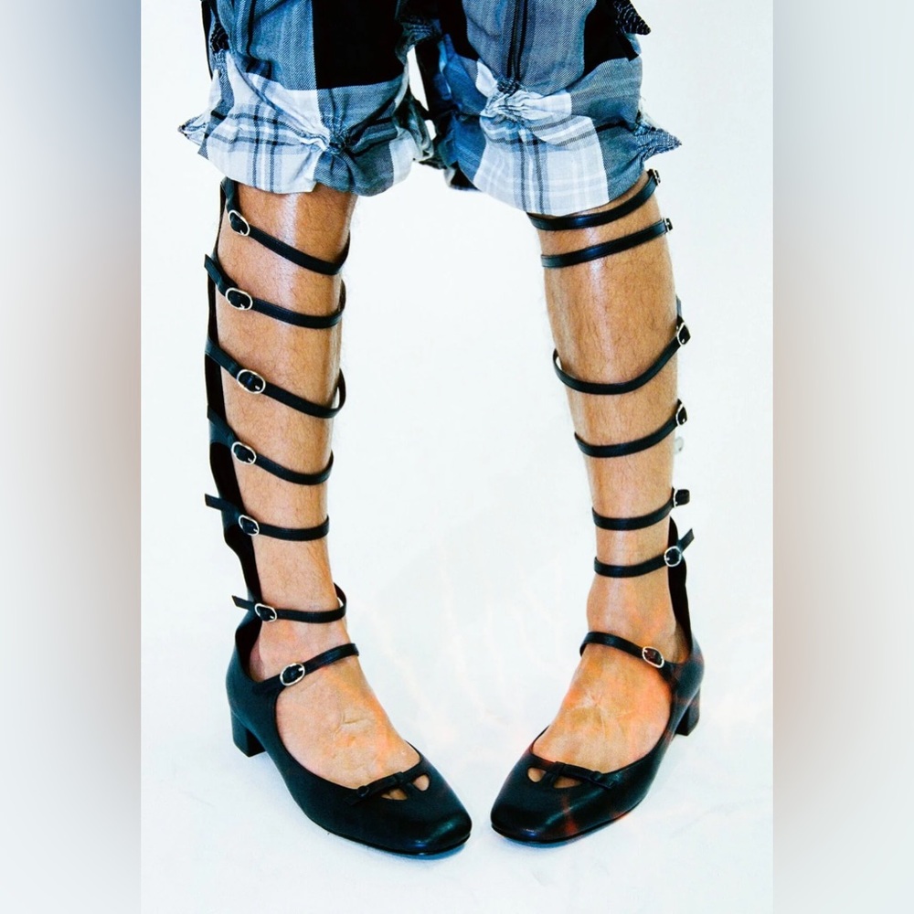 Knee-high strappy Mary-jane kitten heel